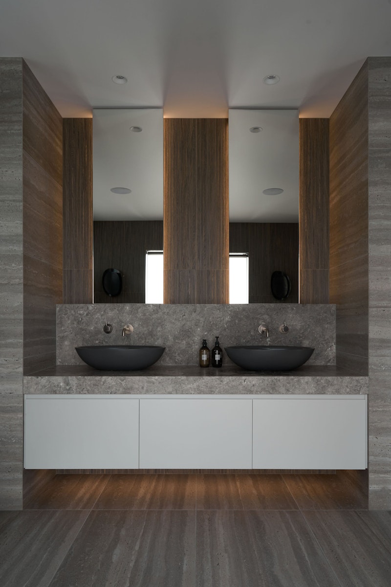 Vanity and mirror detail