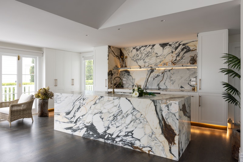 Classic Pizzazz — kitchen by Colleen Holder Design, Auckland