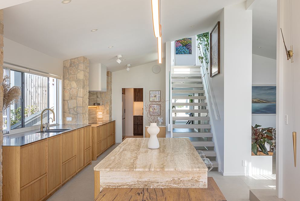 Casa de playa de verano — kitchen by Designmarked Kitchens, Waikato — NKBA Excellence in Design 2025