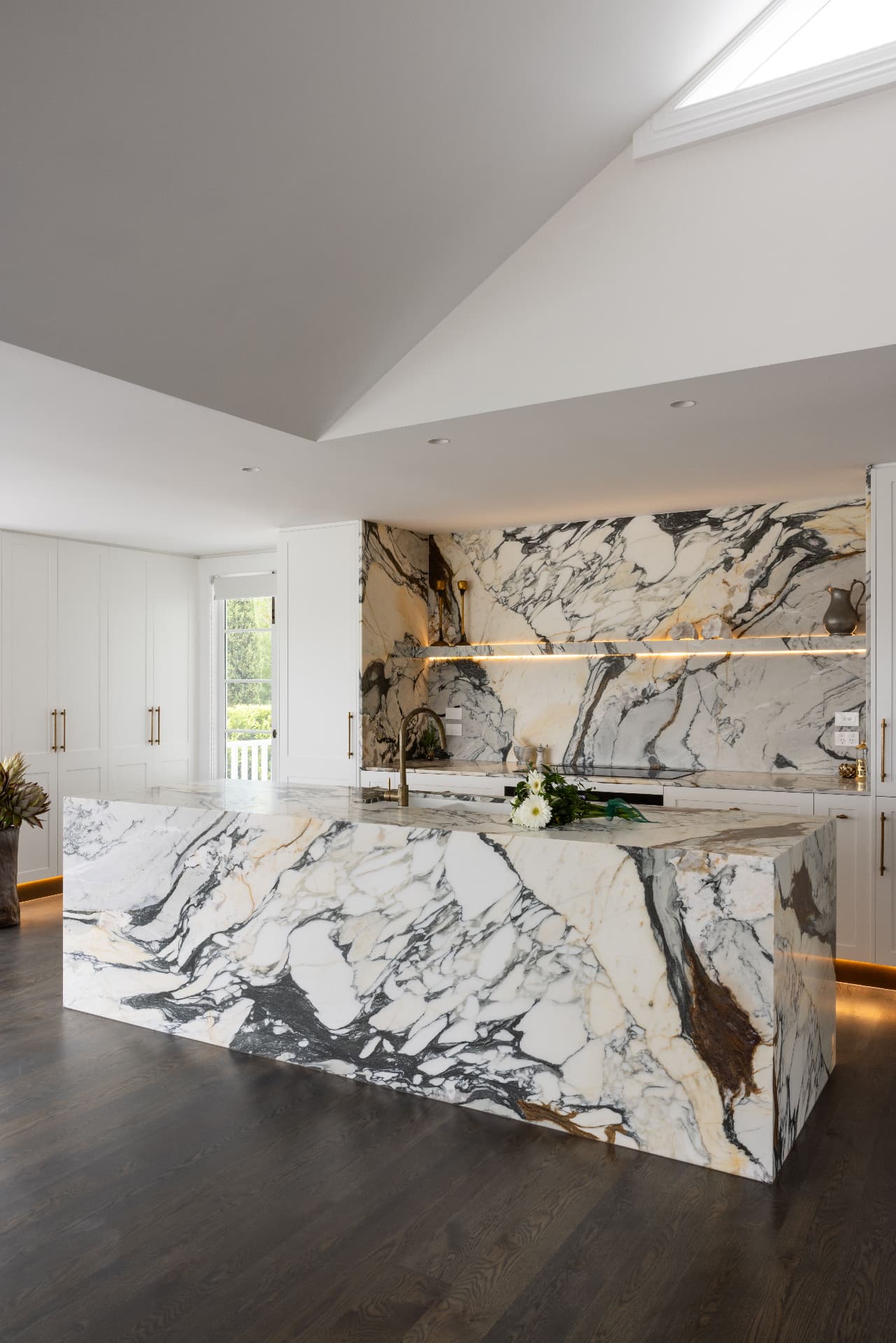 Classic Pizzazz by Colleen Holder, Colleen Holder Design — DNKBA Platinum Kitchen Design, NKBA Excellence in Design 2025